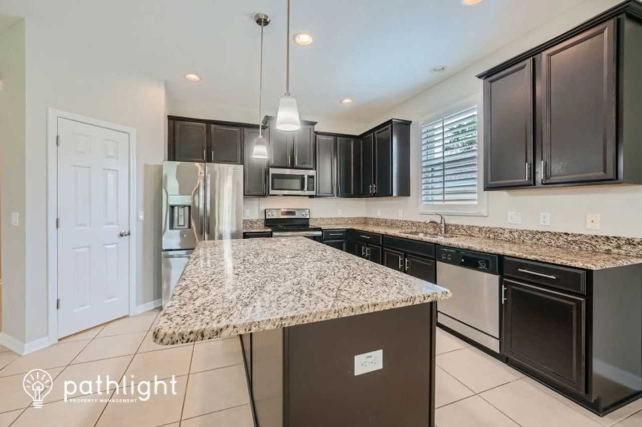 3168 Zander Dr - Photo 2 of 17