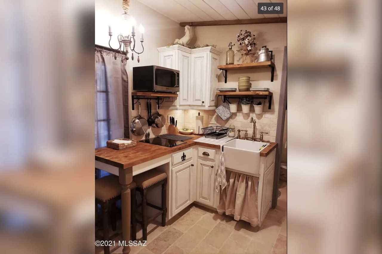 2817 E Helen St - Photo 2 of 7