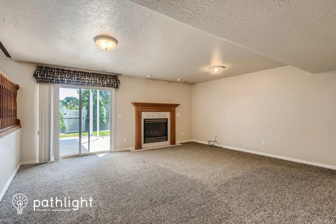 889 W 4100 S - Photo 2 of 17