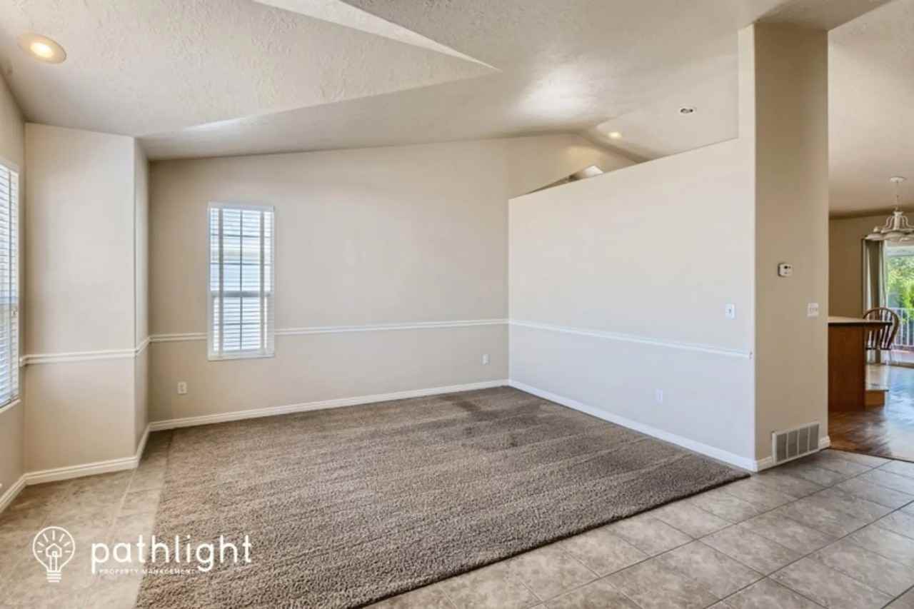 889 W 4100 S - Photo 3 of 17