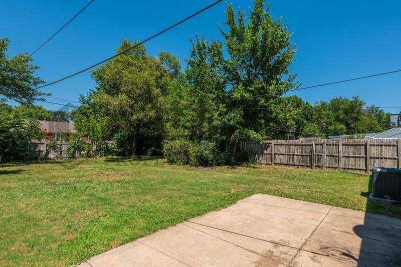 6002 Rockwood Rd - Photo 2 of 27