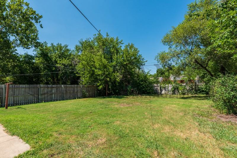 6002 Rockwood Rd - Photo 3 of 27