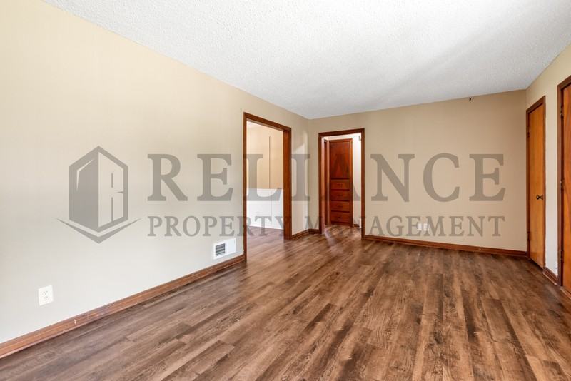 6002 Rockwood Rd - Photo 6 of 27