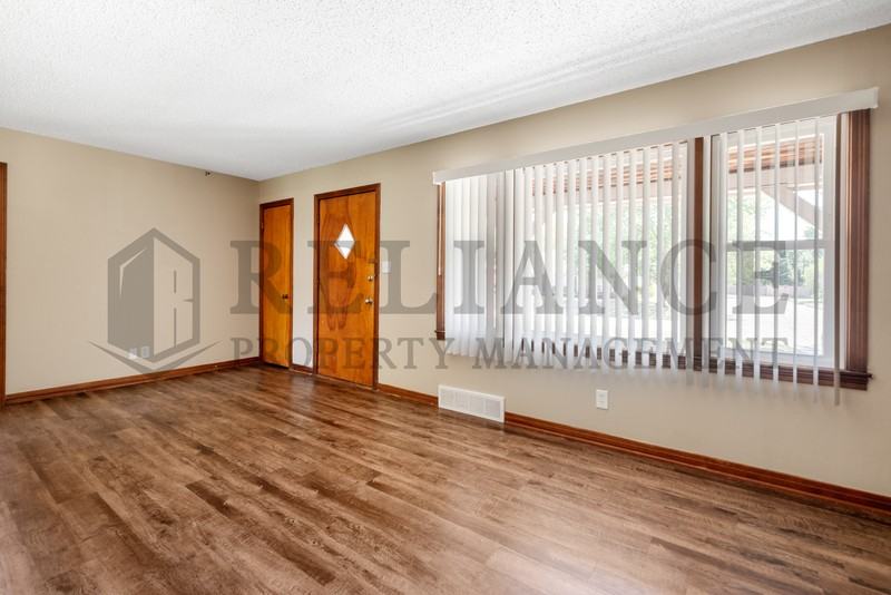 6002 Rockwood Rd - Photo 7 of 27