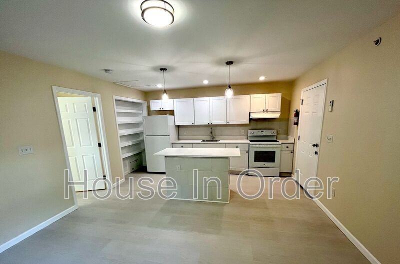 307 8th Ave E #203 - Photo 3 of 8