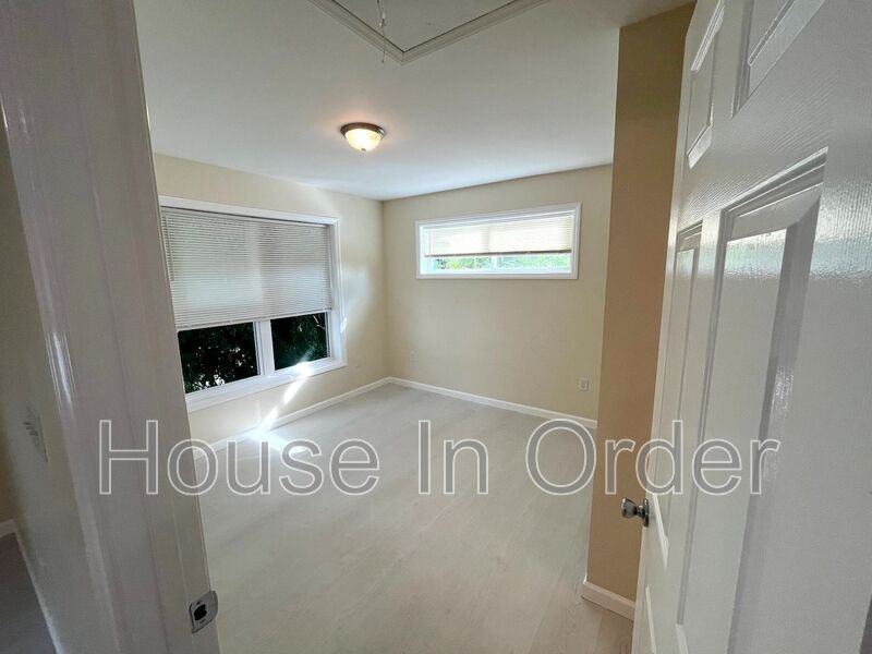 307 8th Ave E #203 - Photo 5 of 8