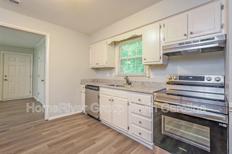 972 Shalimar Dr - Photo 2 of 18