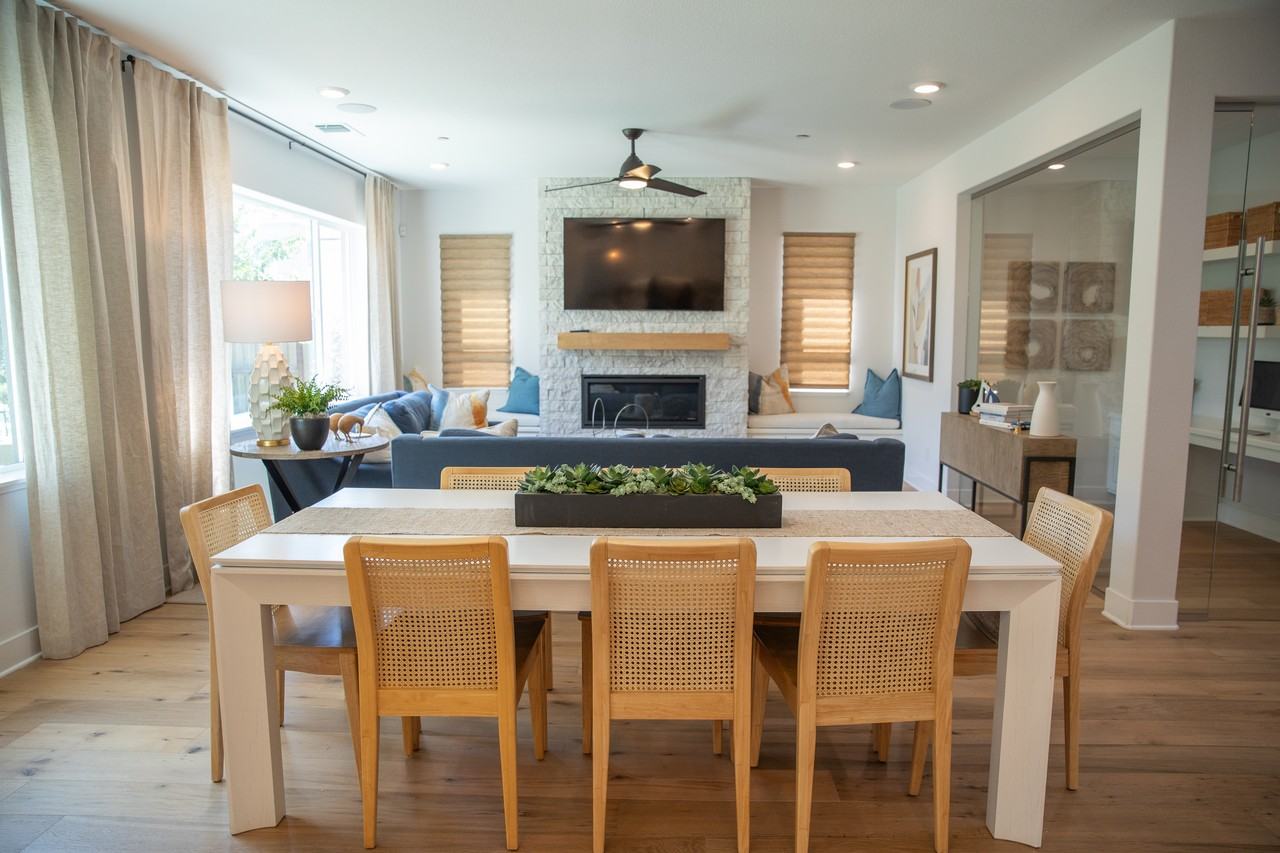 2767 Mulholland Dr - Photo 6 of 35