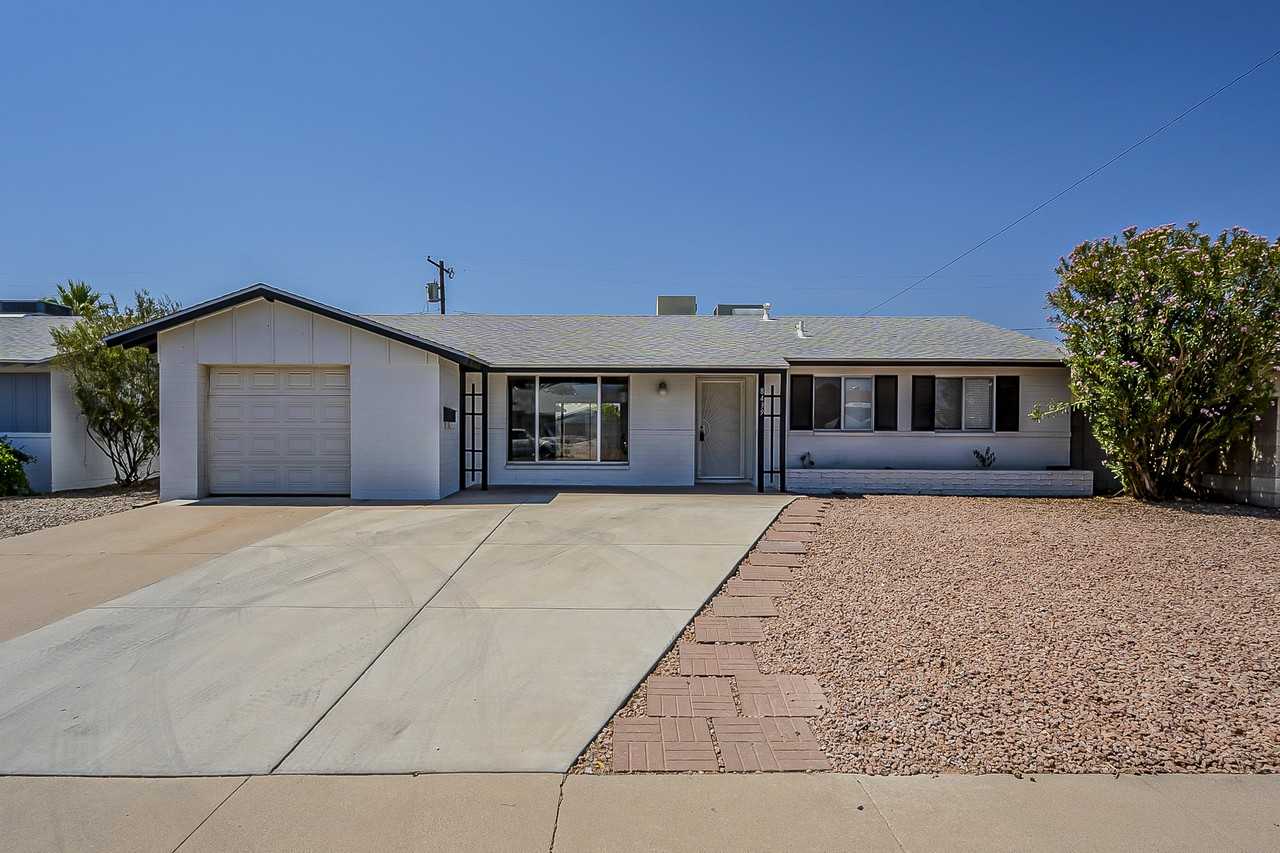 8439 E Palm Ln - Photo 2 of 33