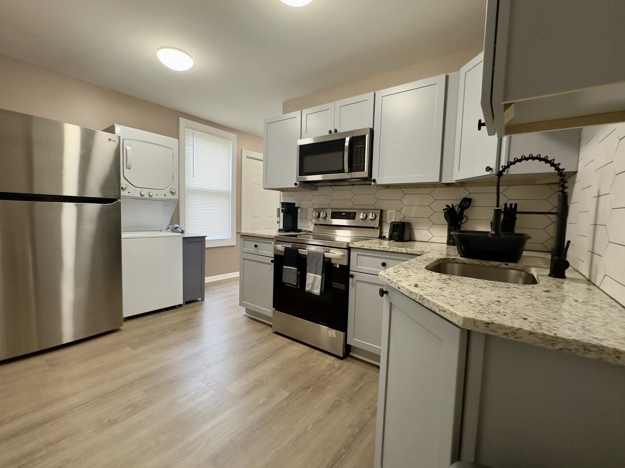 499 Pawling Ave - Photo 2 of 8
