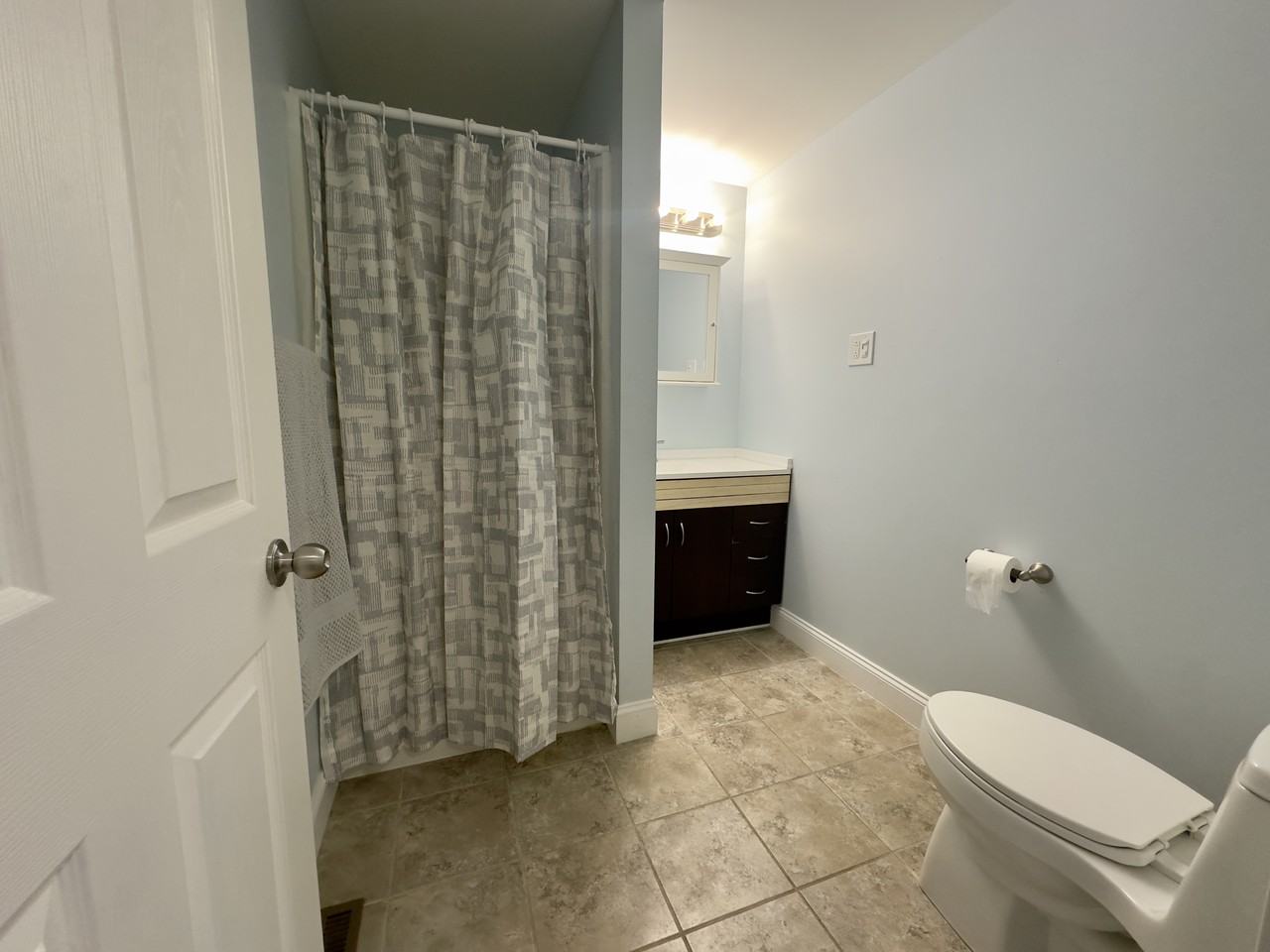 499 Pawling Ave - Photo 3 of 8