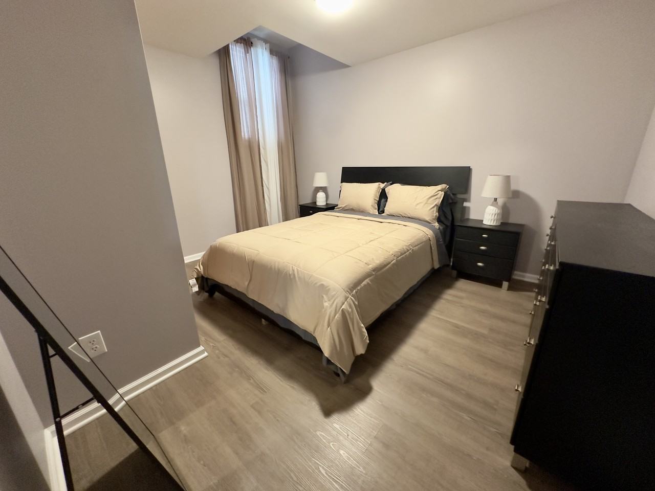 499 Pawling Ave - Photo 4 of 8