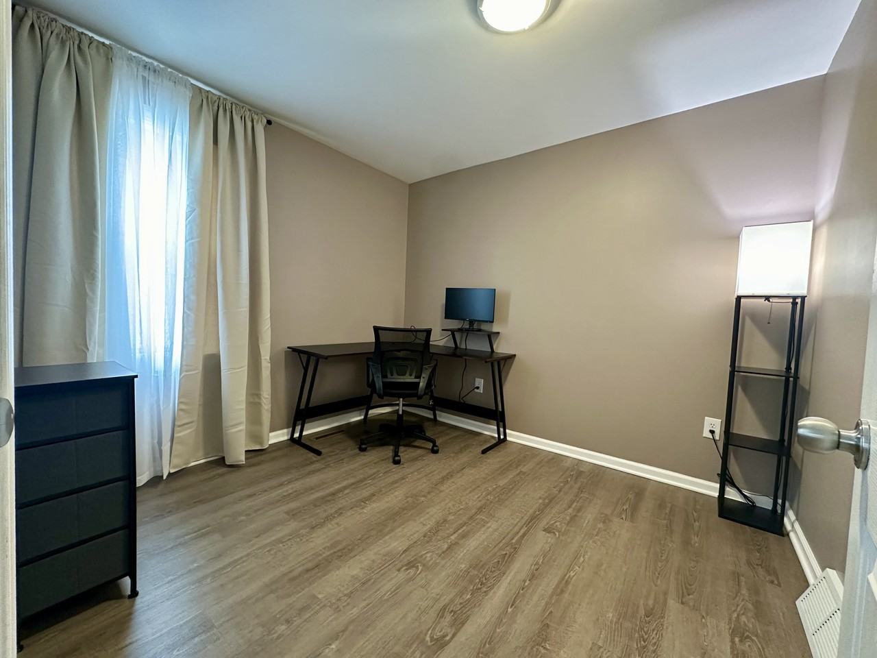 499 Pawling Ave - Photo 6 of 8