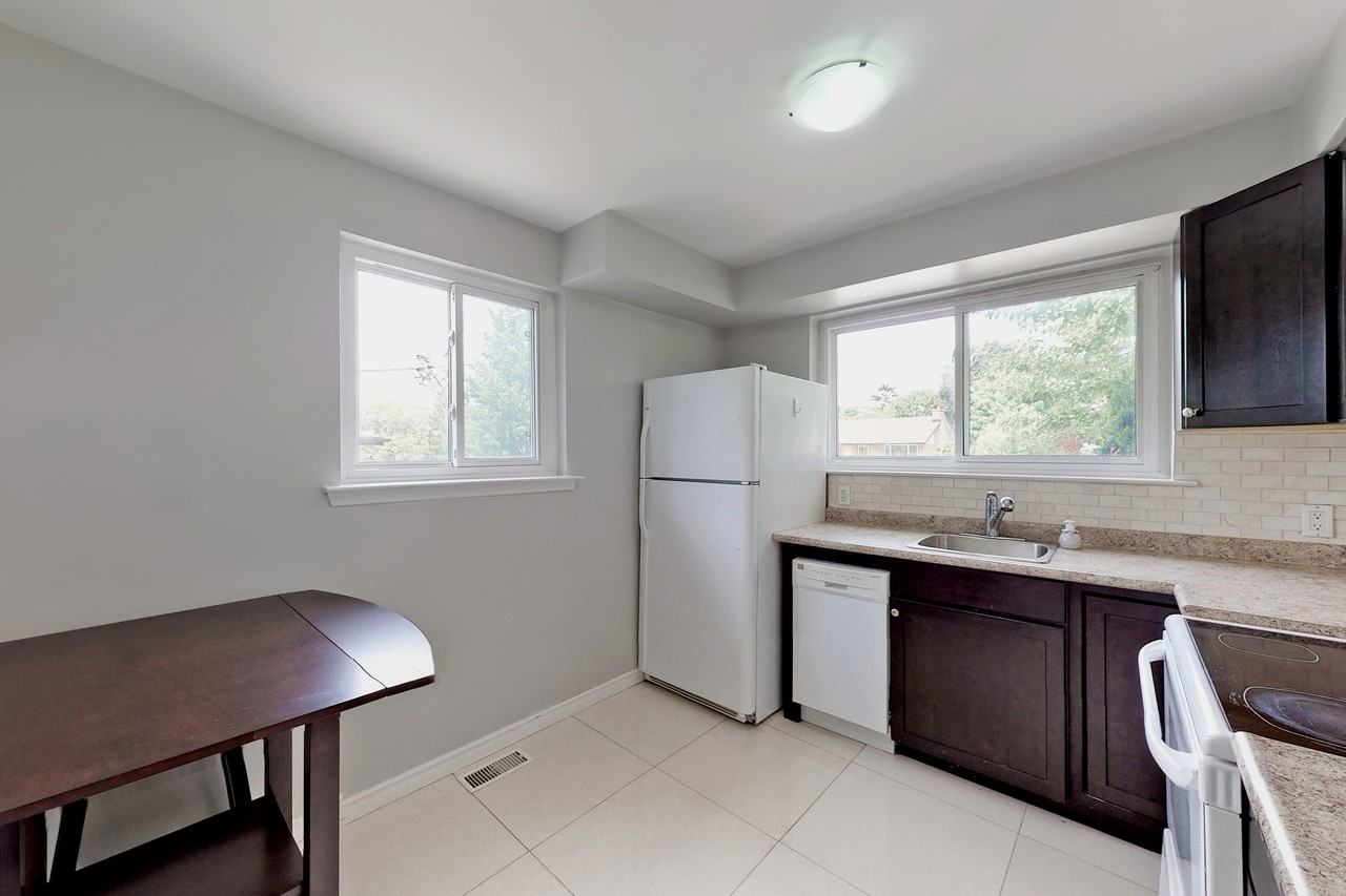 669 Shakespeare Avenue - Photo 6 of 20