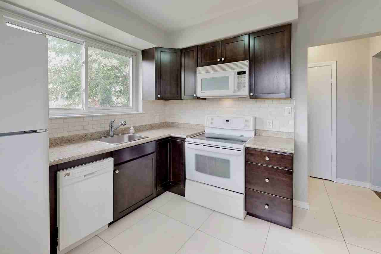 669 Shakespeare Avenue - Photo 2 of 20