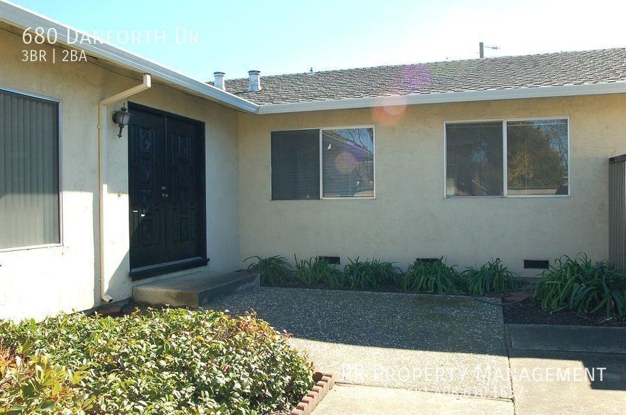 680 Danforth Dr - Photo 2 of 12