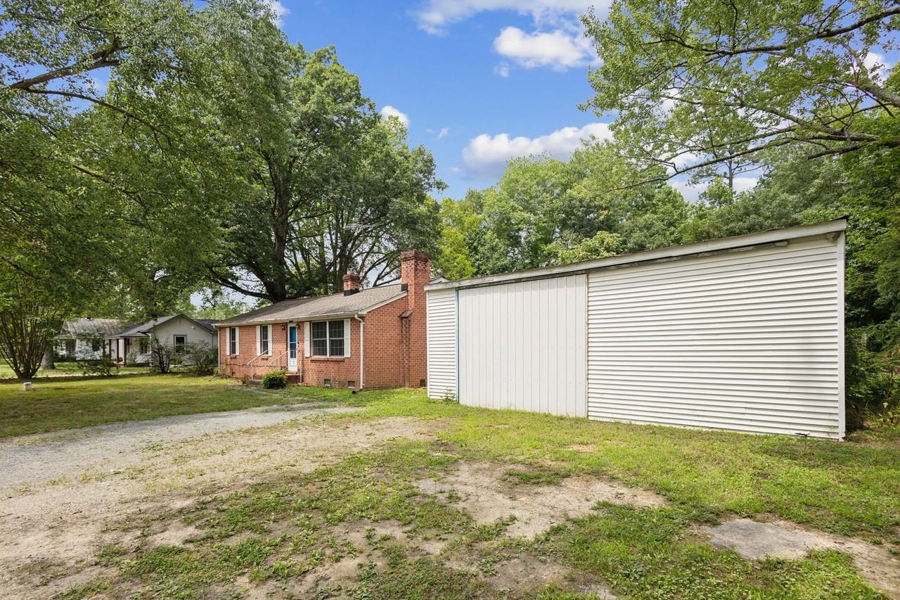 11300 Gwathmey Church Rd - Photo 2 of 23