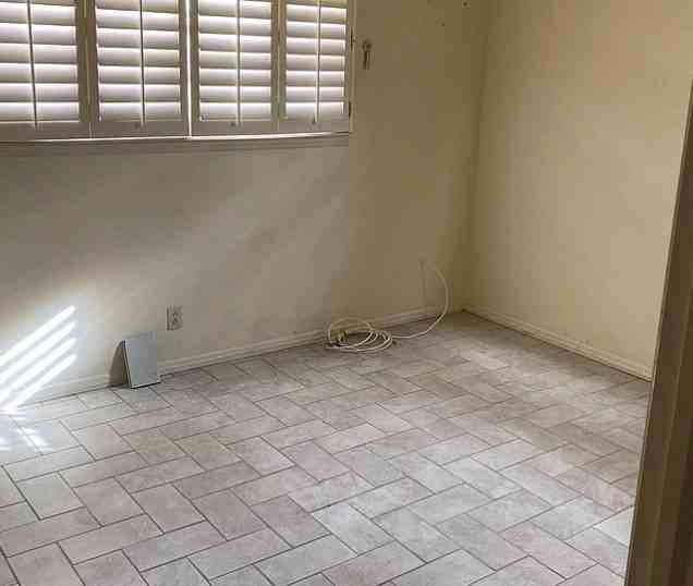 8020 Mineola Dr - Photo 3 of 4