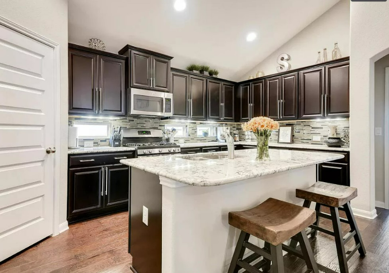 2405 Muzzie Ln - Photo 5 of 20