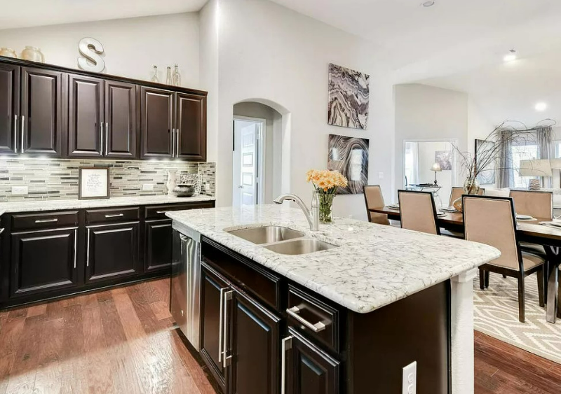 2405 Muzzie Ln - Photo 6 of 20