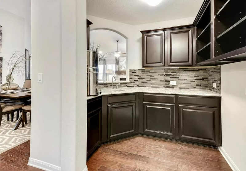 2405 Muzzie Ln - Photo 7 of 20