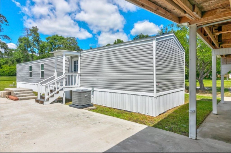 2355 Indian Hill Dr - Photo 3 of 11