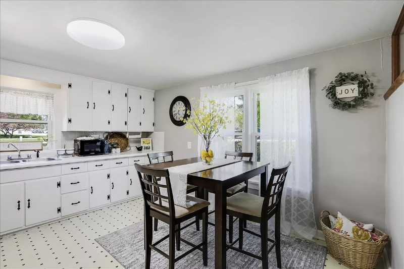 121 S 25th St - Photo 4 of 15