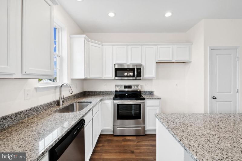 2668 Brownstone Dr - Photo 2 of 20
