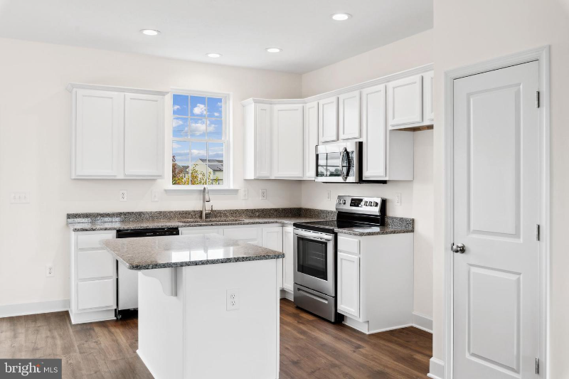 2668 Brownstone Dr - Photo 3 of 20