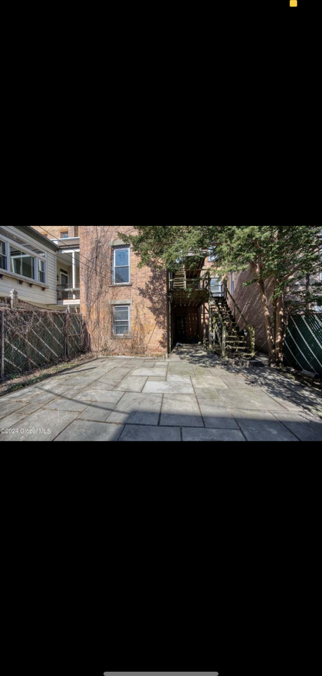 138 Lancaster St - Photo 5 of 9