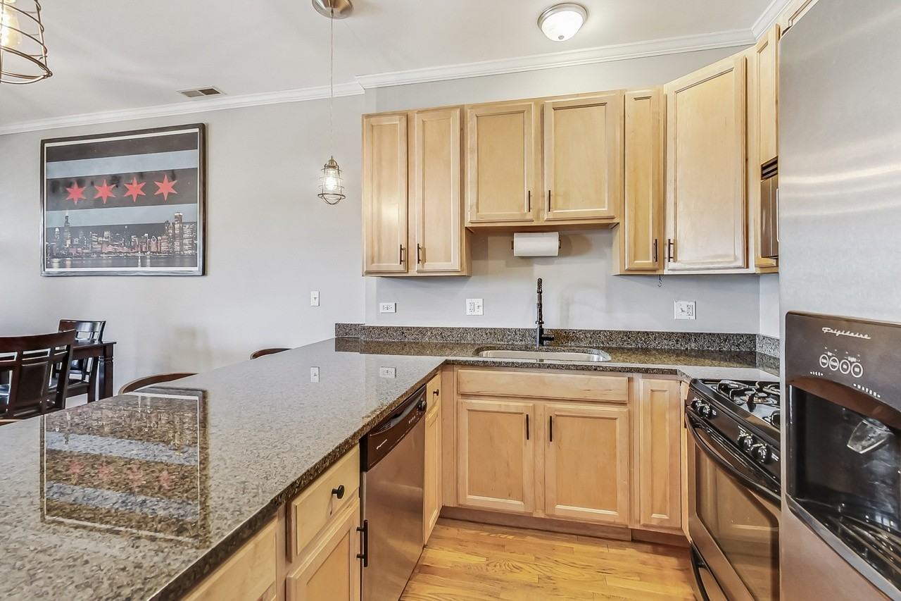 1426 N Western Ave #2 - Photo 5 of 14