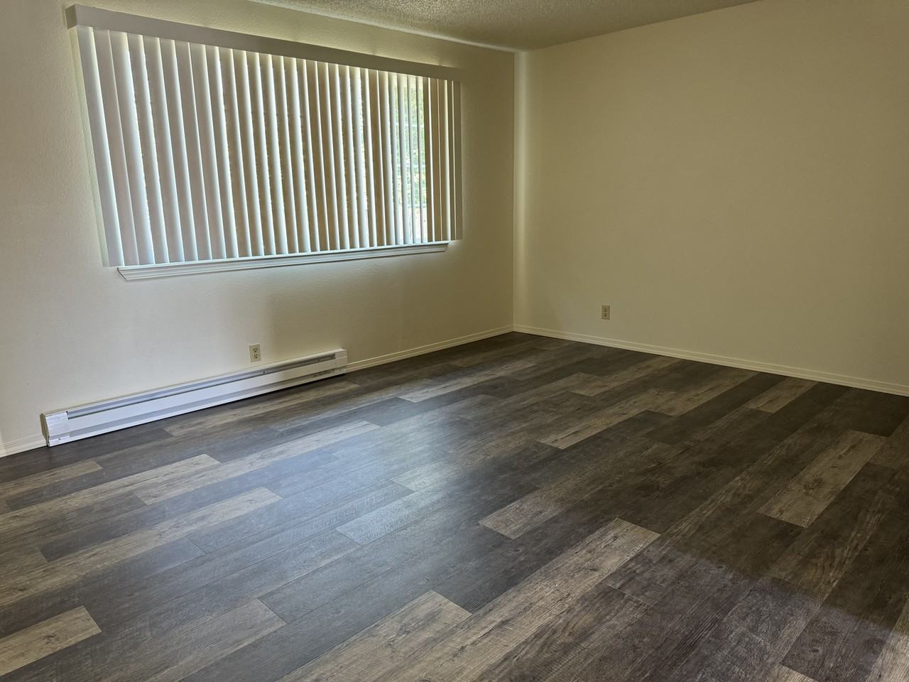 4886 Silverton Road Northeast #00 - Photo 5 of 13