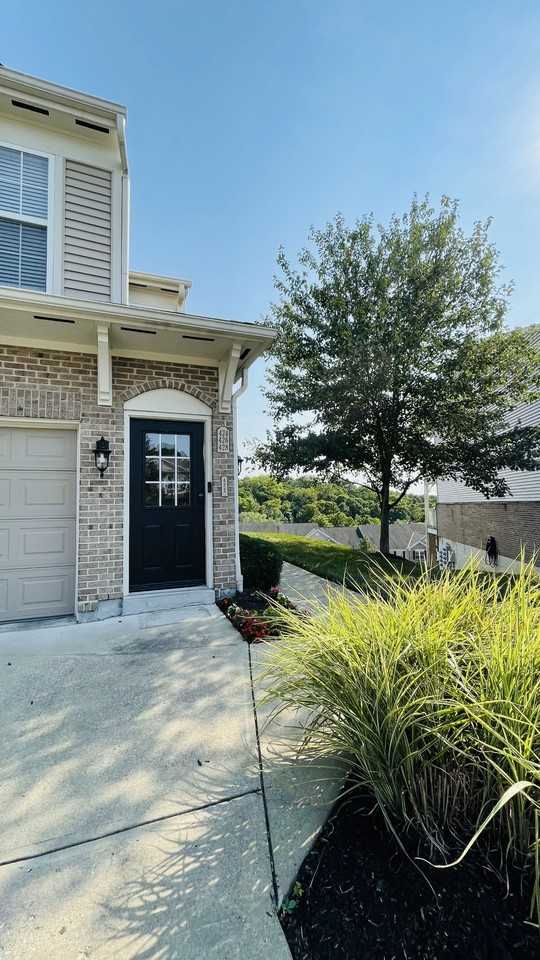 422 Breezewood Ct #305 - Photo 2 of 30