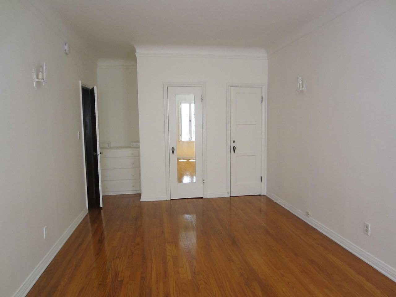 115 N. Sweetzer Ave. - Photo 4 of 10