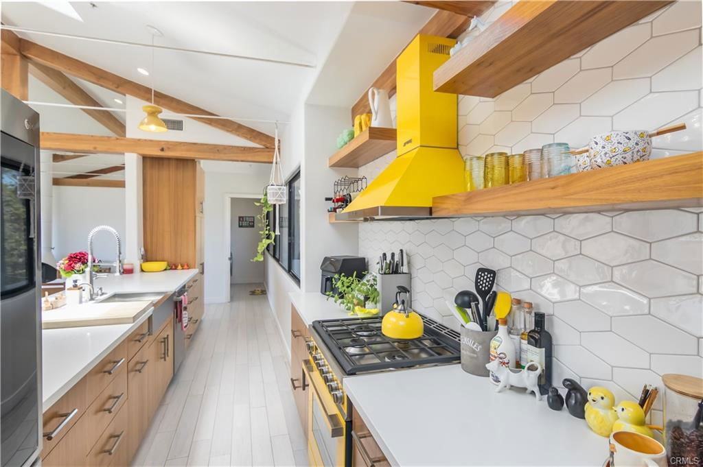 14 Stallion Rd - Photo 2 of 8