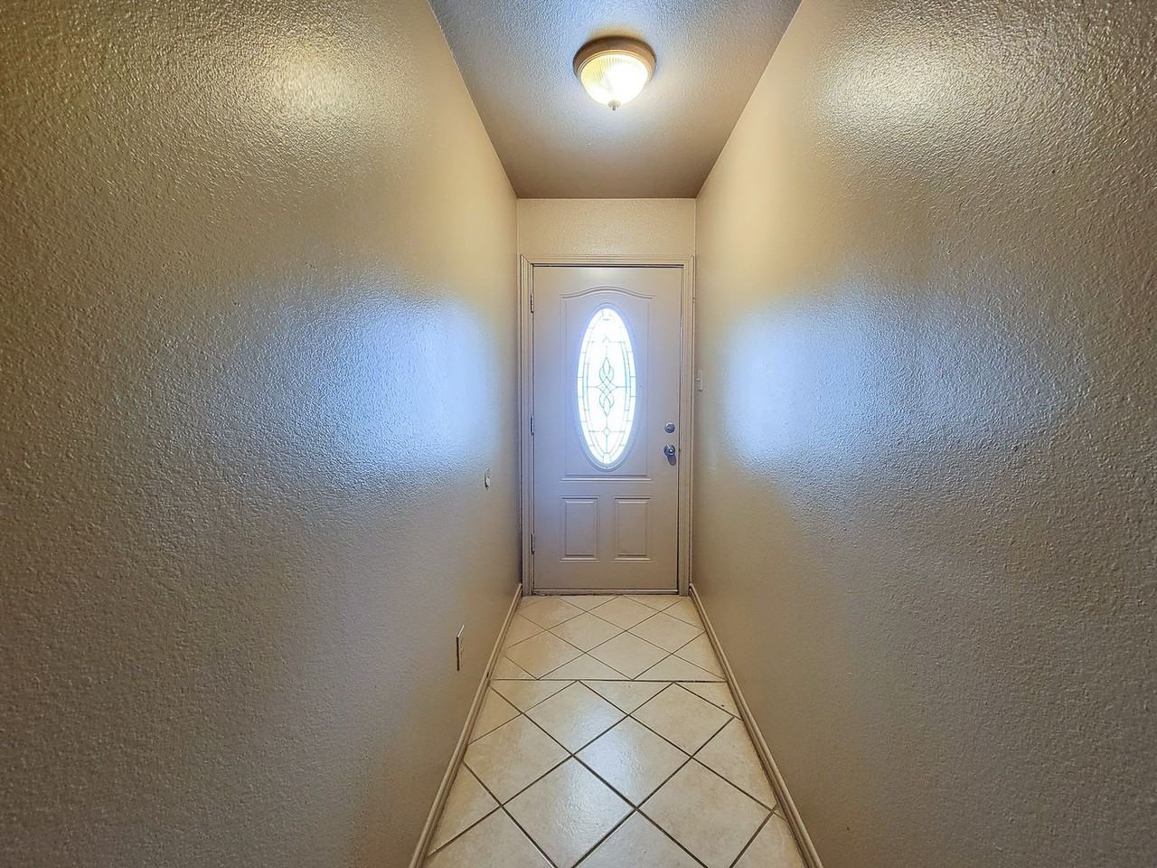 533 Solomon Ln - Photo 3 of 37