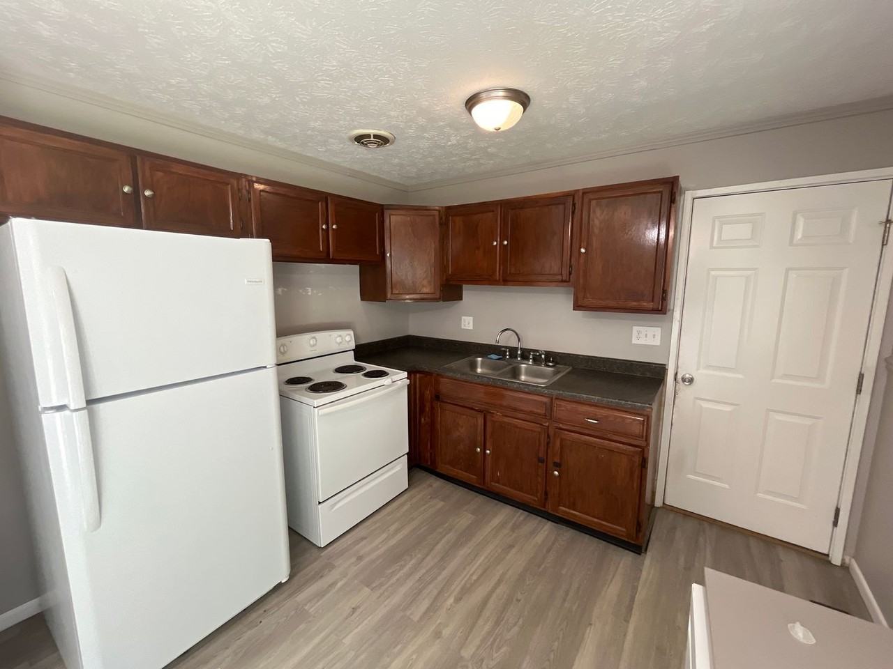 615 Moss Oak Ave - Photo 6 of 20