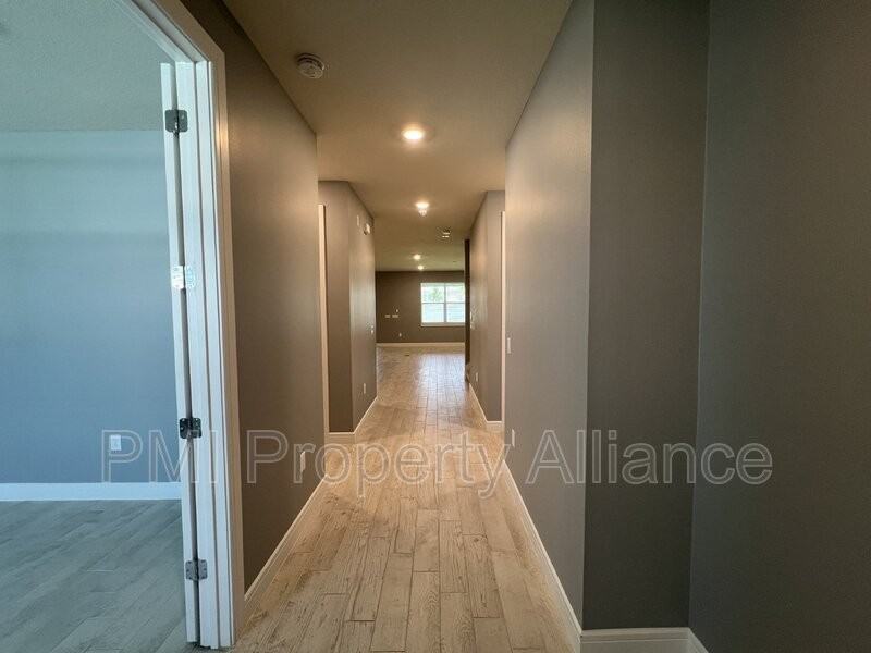 4535 Gliding Wave St - Photo 2 of 33