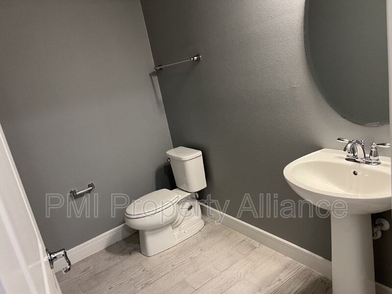 4535 Gliding Wave St - Photo 4 of 33