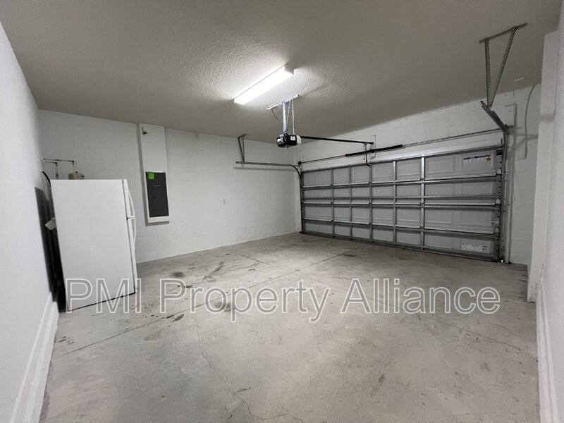 4535 Gliding Wave St - Photo 5 of 33