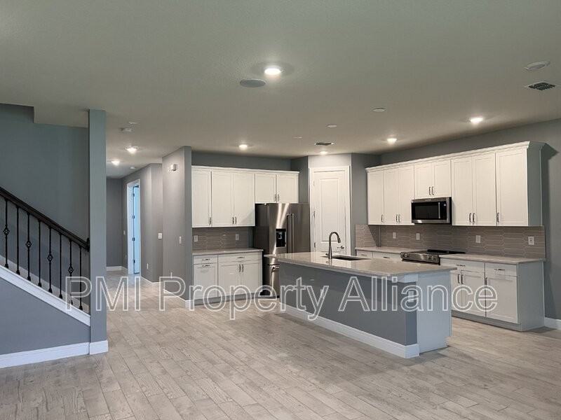 4535 Gliding Wave St - Photo 7 of 33