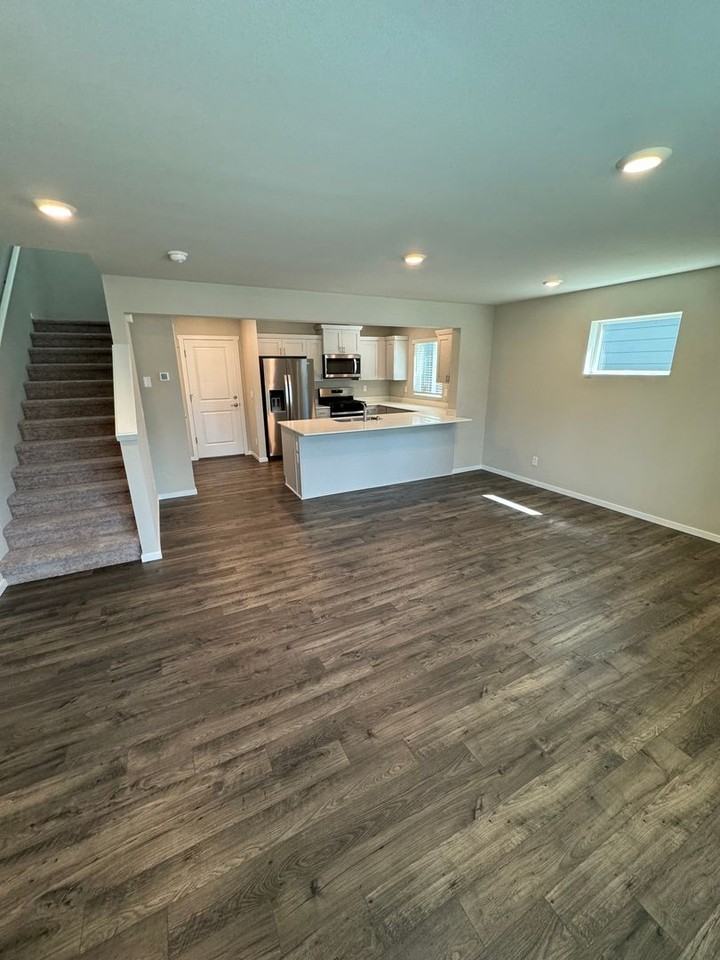 4330 Savannah Loop Ne - Photo 2 of 18