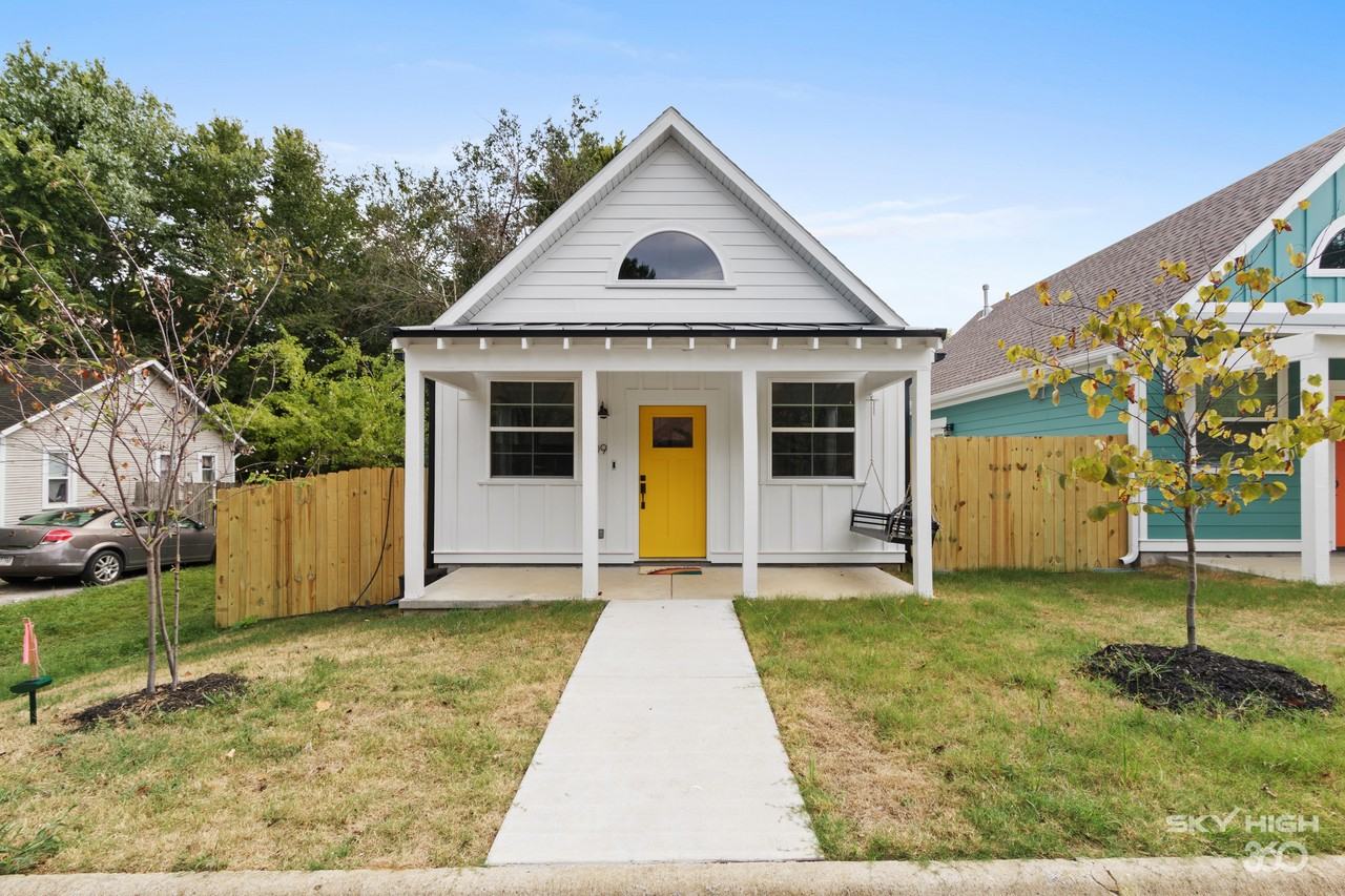 209 E 13th St #NA - Photo 2 of 27