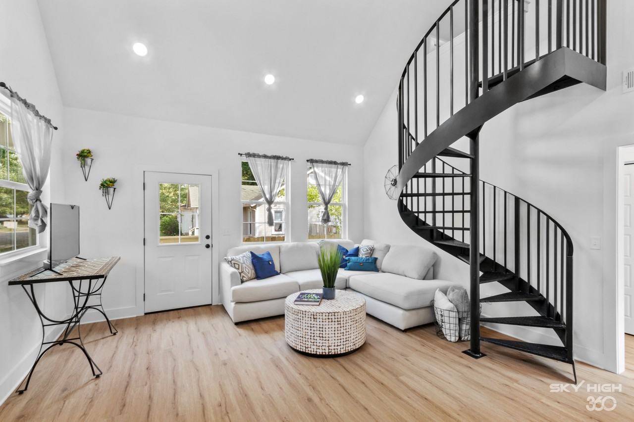 209 E 13th St #NA - Photo 4 of 27