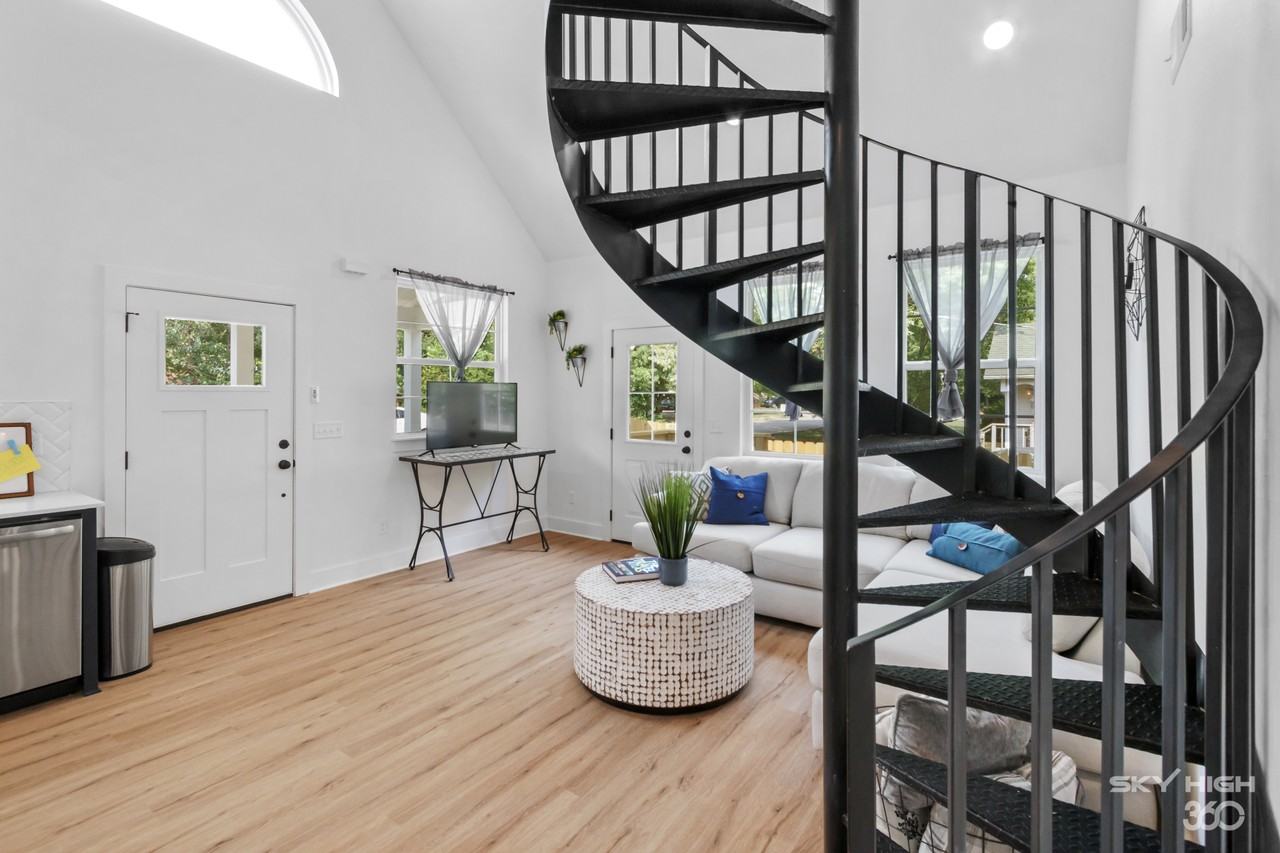 209 E 13th St #NA - Photo 5 of 27