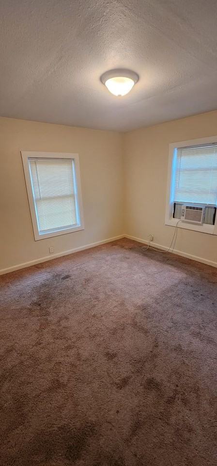 829 S Lake Dr - Photo 3 of 10