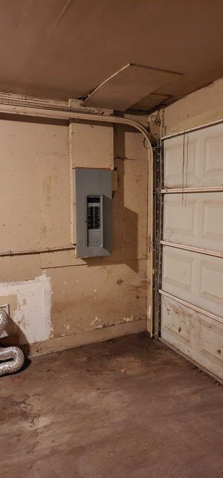 829 S Lake Dr - Photo 2 of 10