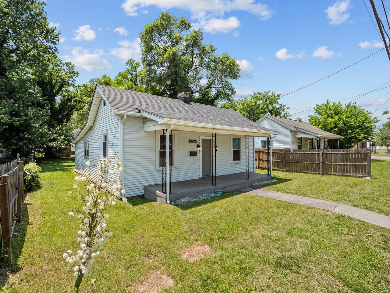 2226 Russell Ave Sw - Photo 2 of 26