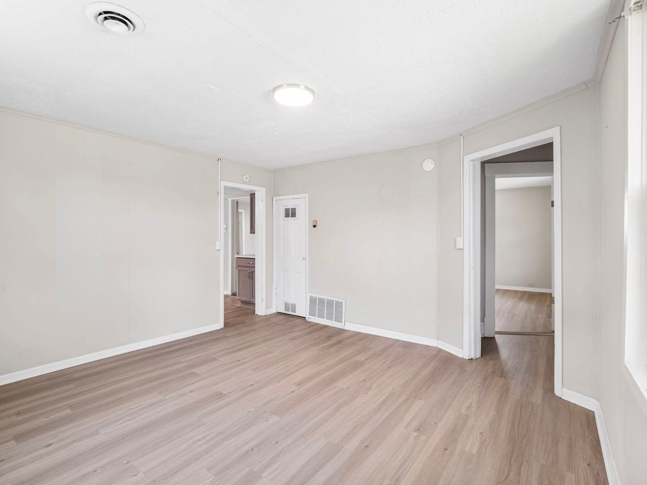 2226 Russell Ave Sw - Photo 6 of 26