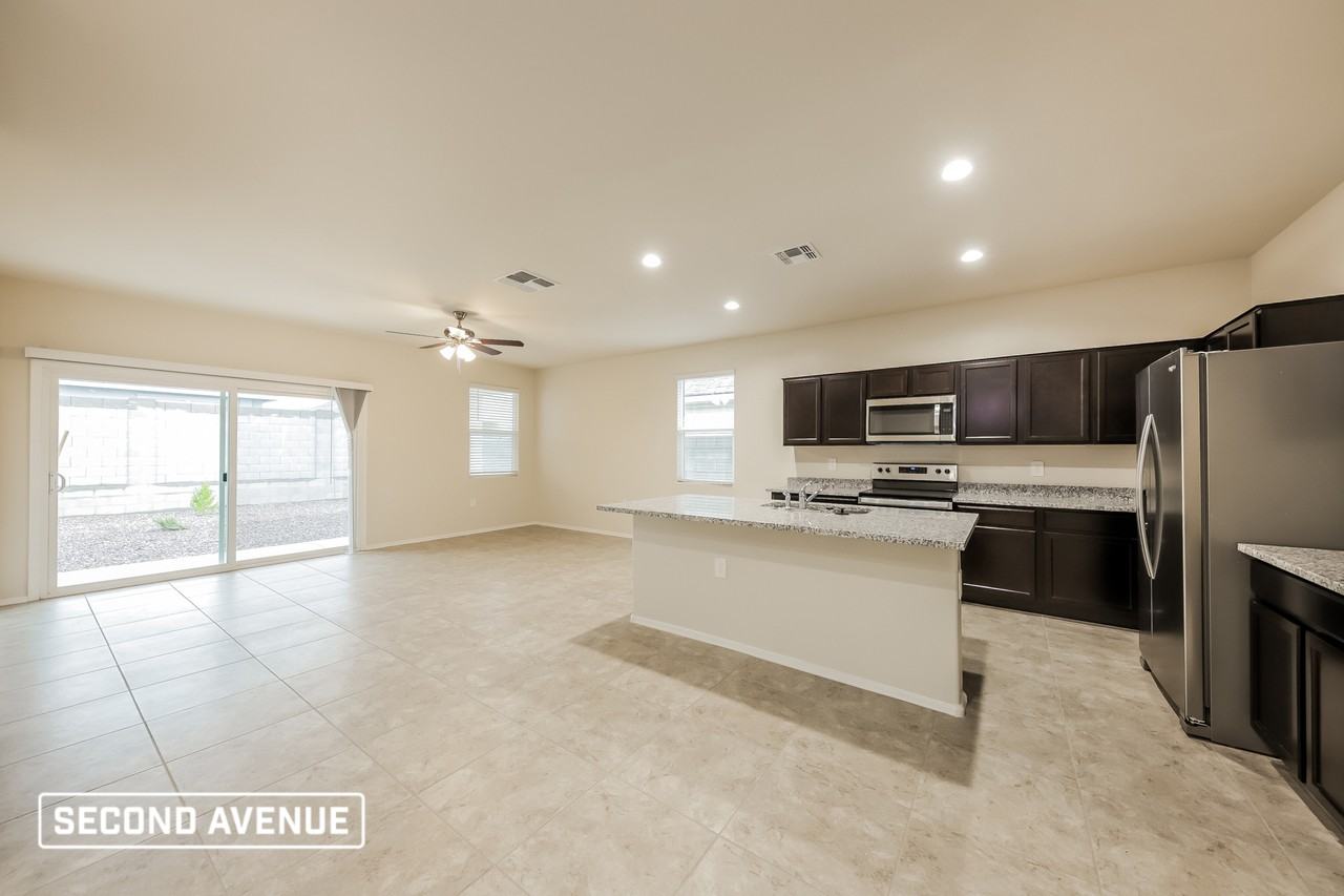 18458 W Faye Way - Photo 4 of 23